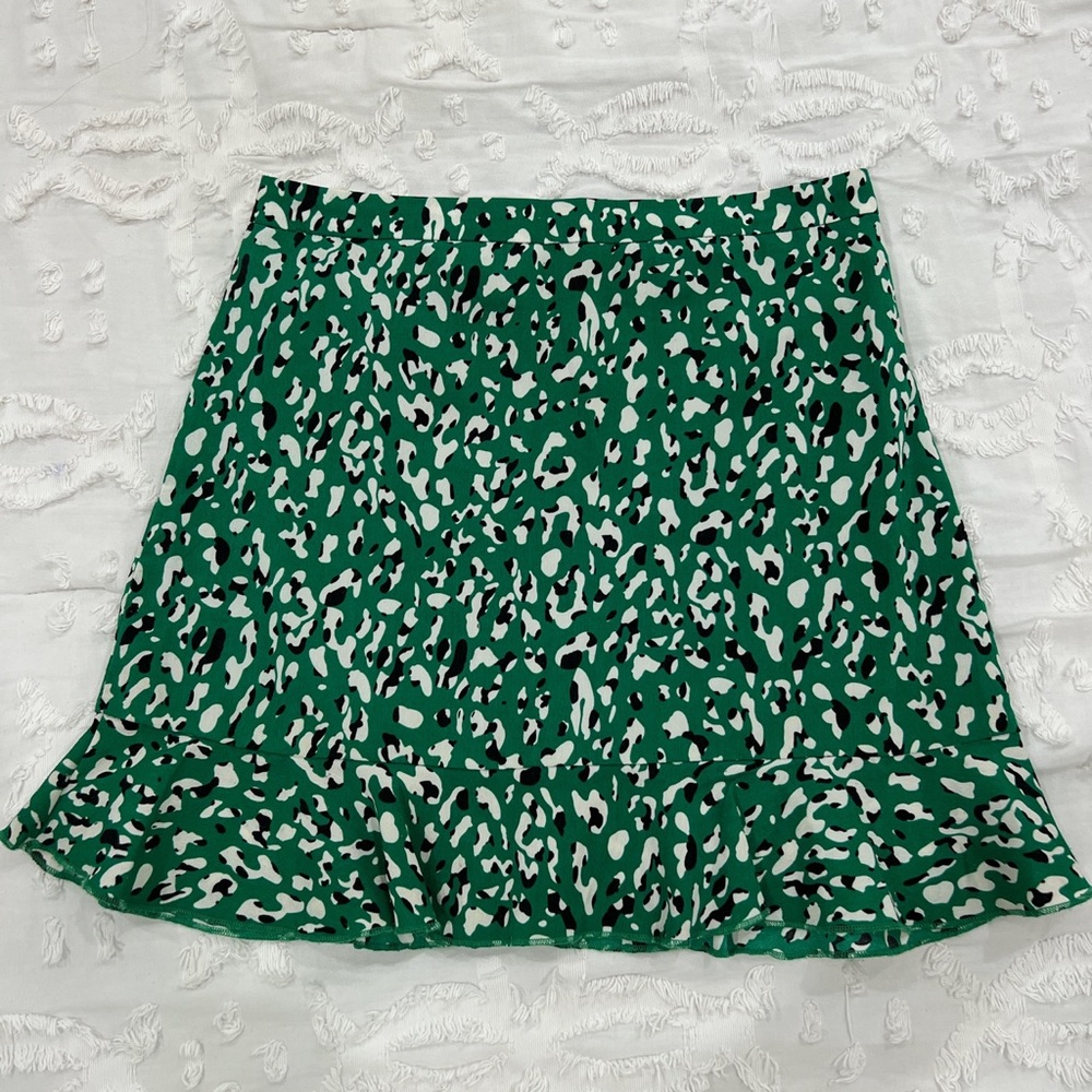 Superdown Green Skirt with Cheetah Print- Size Small💚